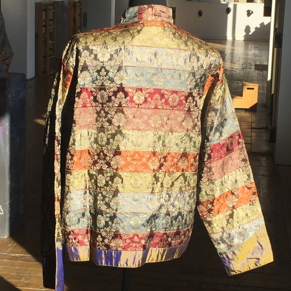 Cotton and silk floral embroidered iridescent jacket with wooden buttons - Picture 2 of 5